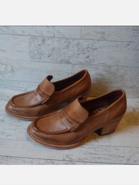 Classic Brown Leather Freebird Loafers for Women NWOB Size 7